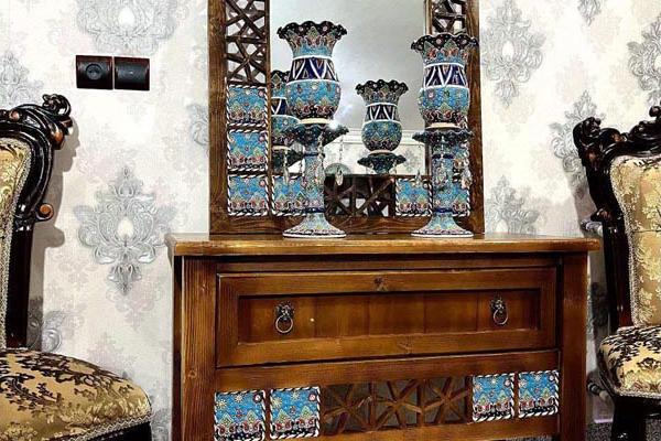 میناکاری؛ بهترین قطعه برای رنگ بخشیدن به چیدمان کنسول عروس