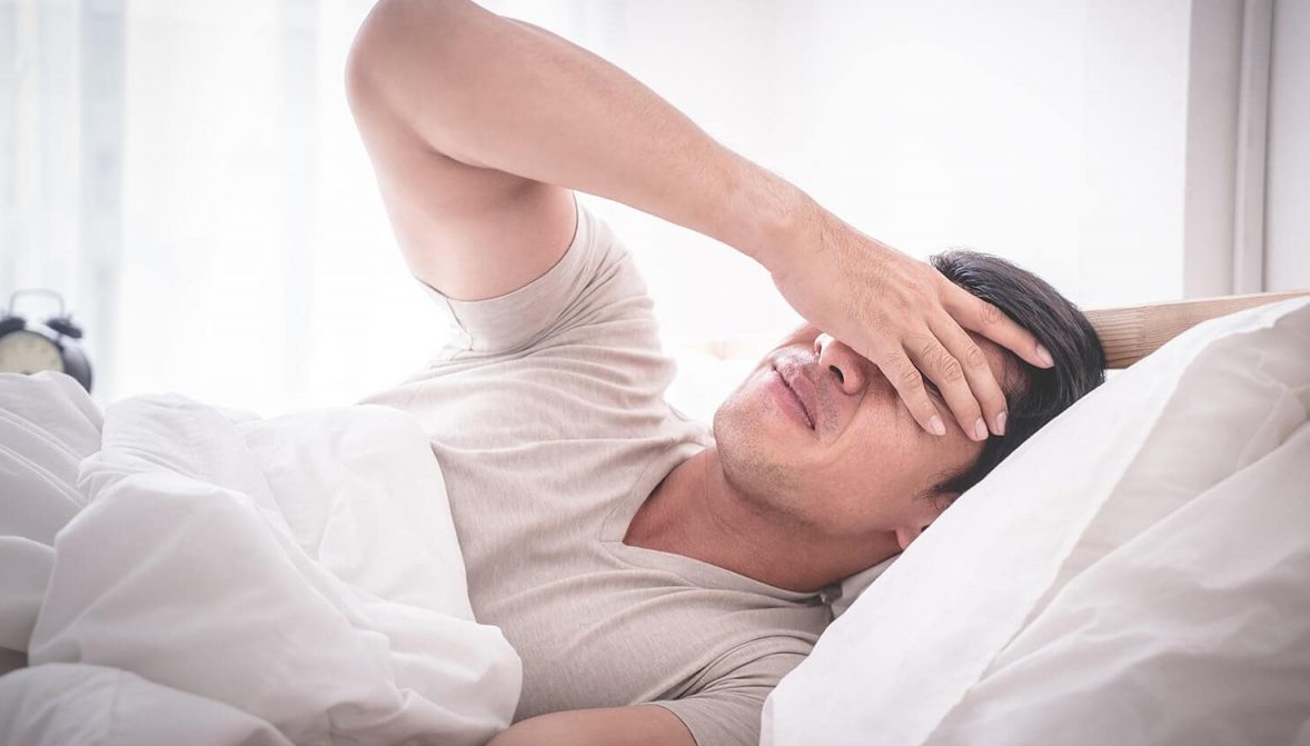 درمان سردرد صبحگاهی - سردرد مرد
