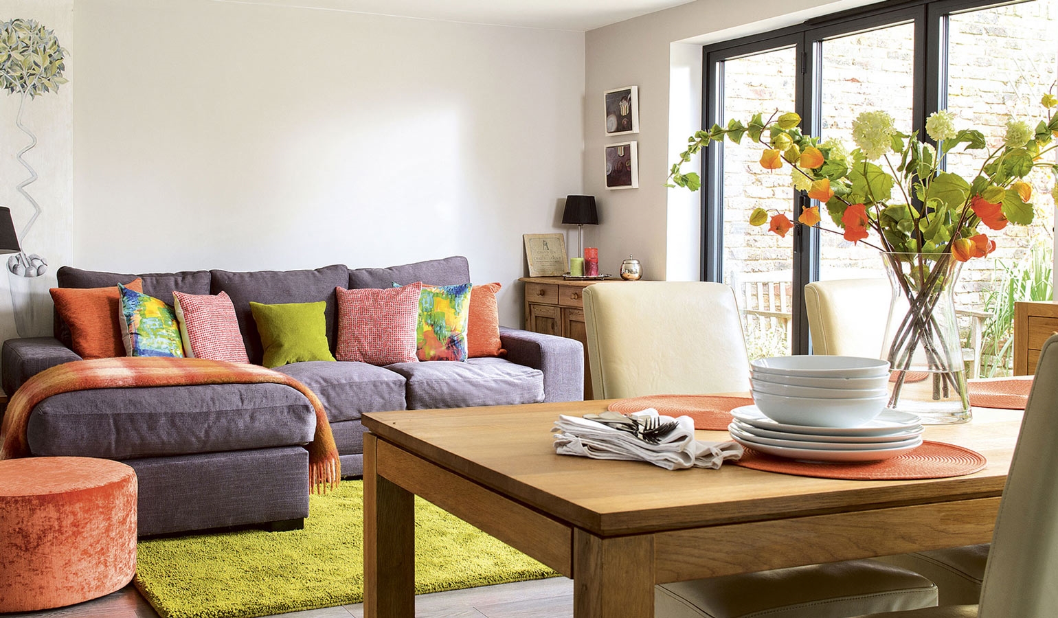 چیدمان نشیمن کوچک نقلی