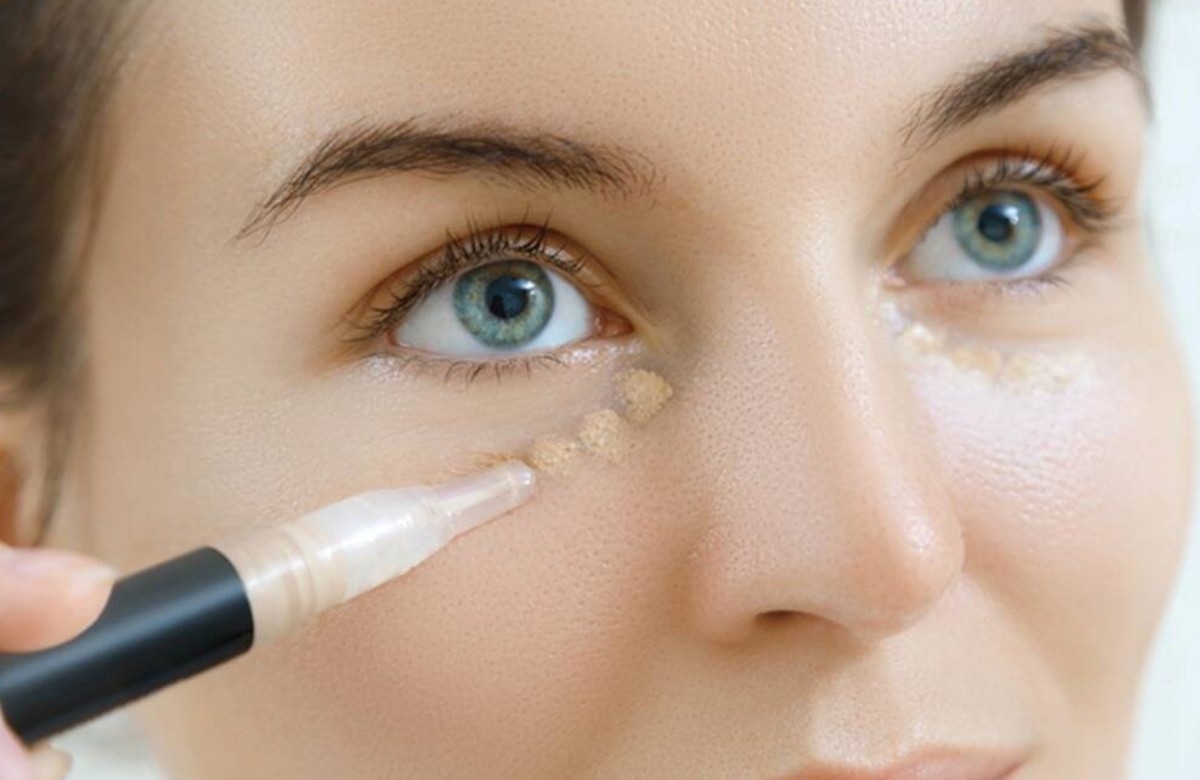 ساخت کانسیلر دور چشم - نحوه کانسیلر زدن