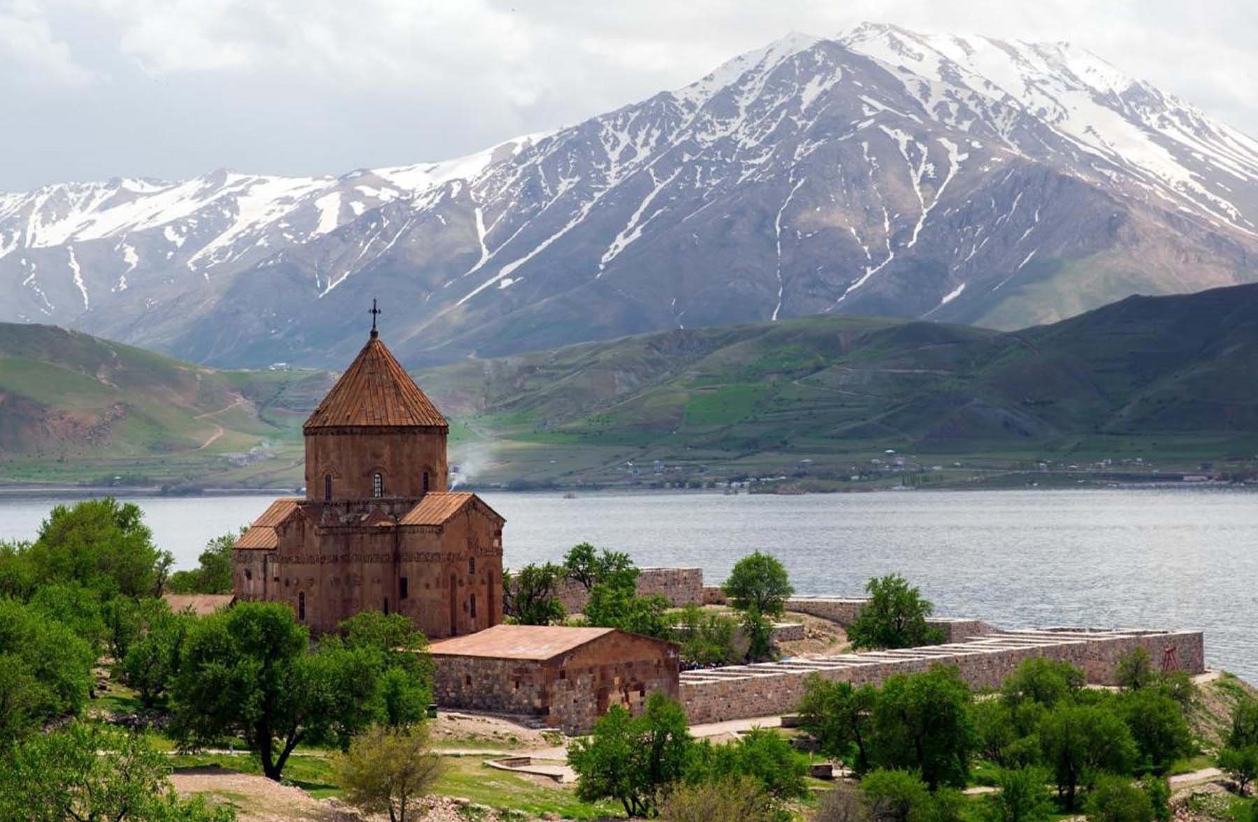 سفر زمينی به وان