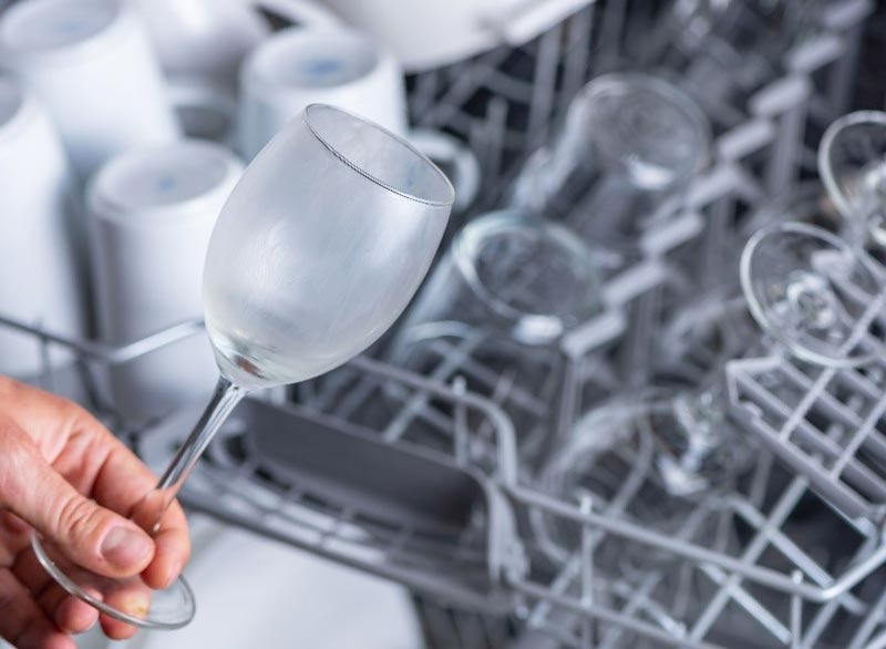 پاک کردن لکه آب روی ظروف