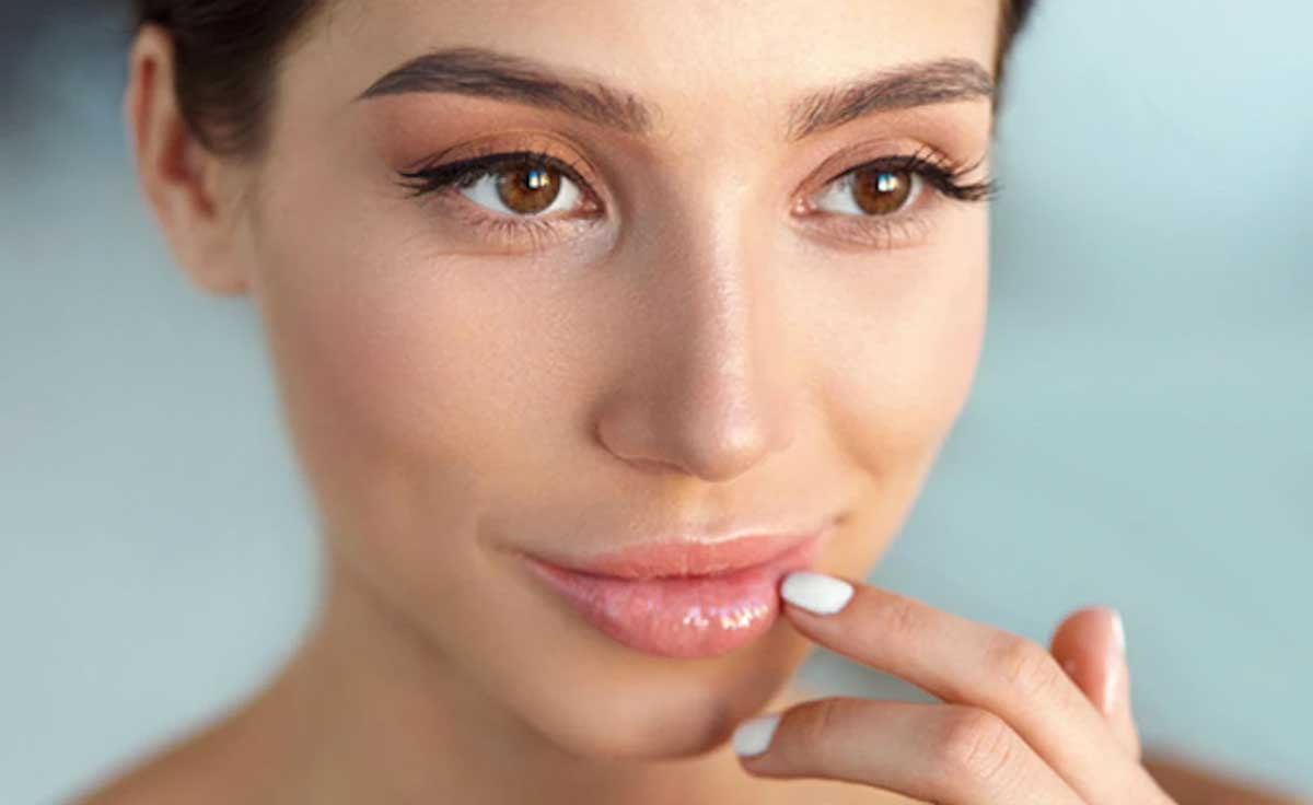 قرمز کردن لب