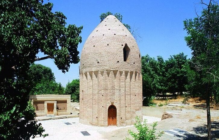 برج مقبره - دیدنی های کردان