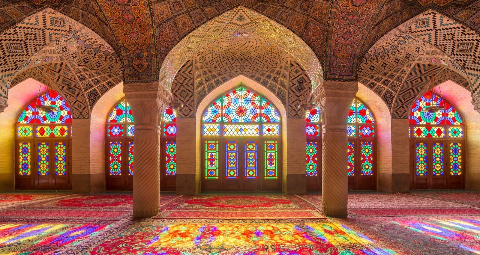 شیراز - کاربرد شیشه رنگی