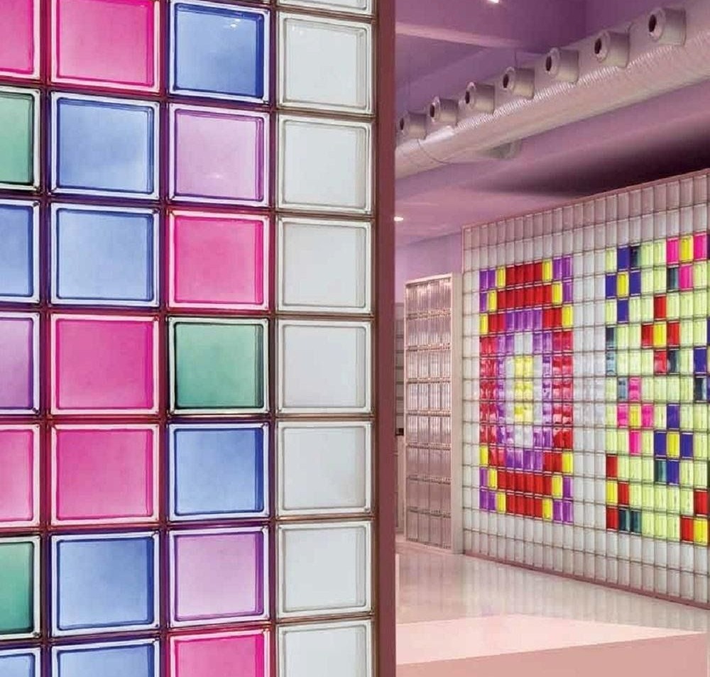 طراحی دیوار استخر - کاربرد شیشه رنگی