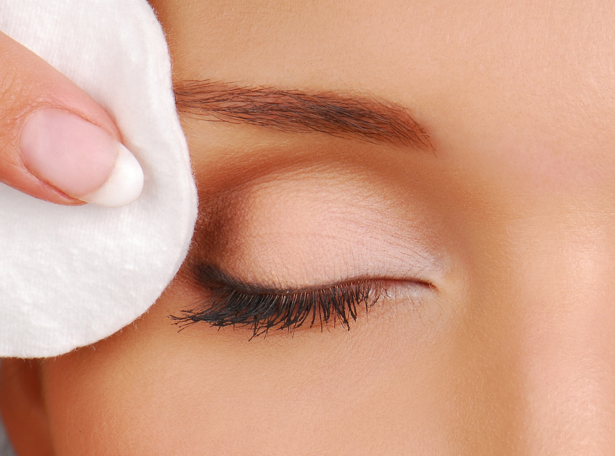 پاک کردن ریمل ضدآب