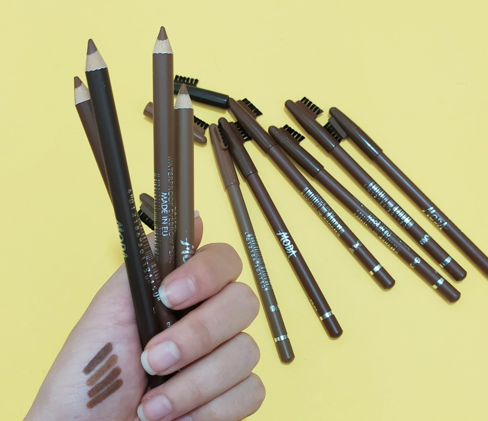 انواع مداد ابرو - انتخاب رنگ مداد ابرو