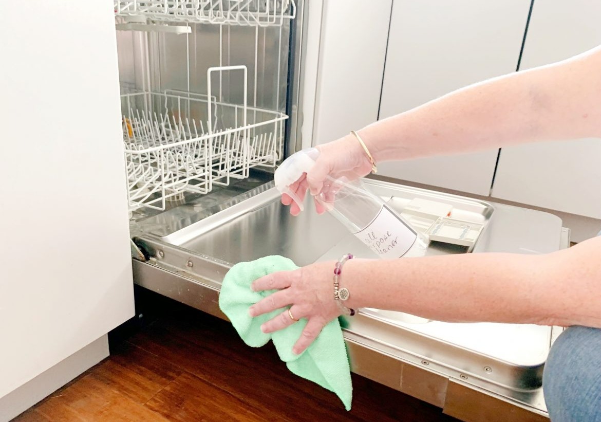 تمیز کردن ماشین ظرفشویی