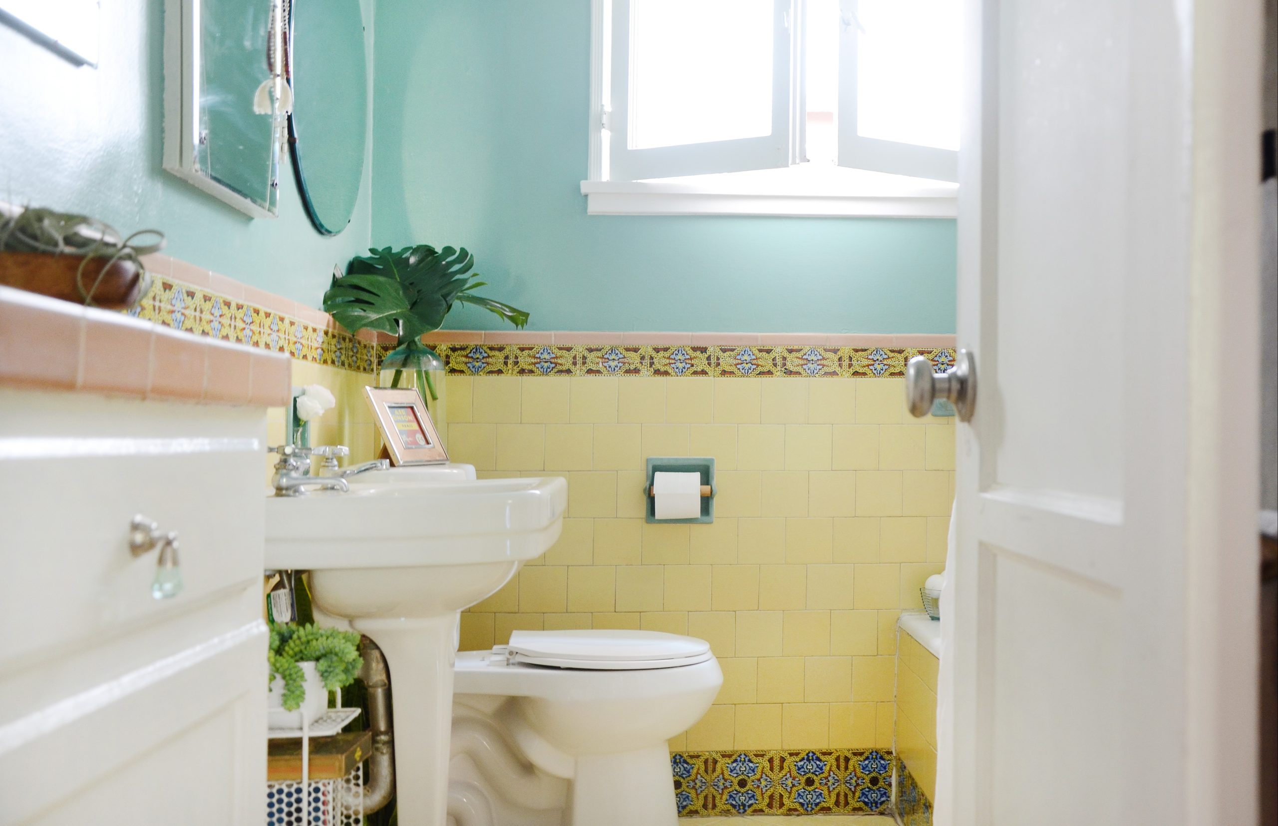 سرویس فرنگی - از بین بردن زردی کاسه توالت