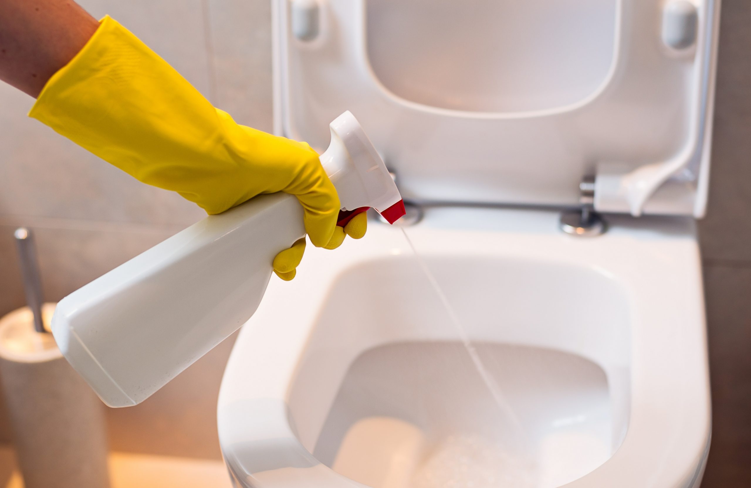 اسپری کردن - از بین بردن زردی کاسه توالت