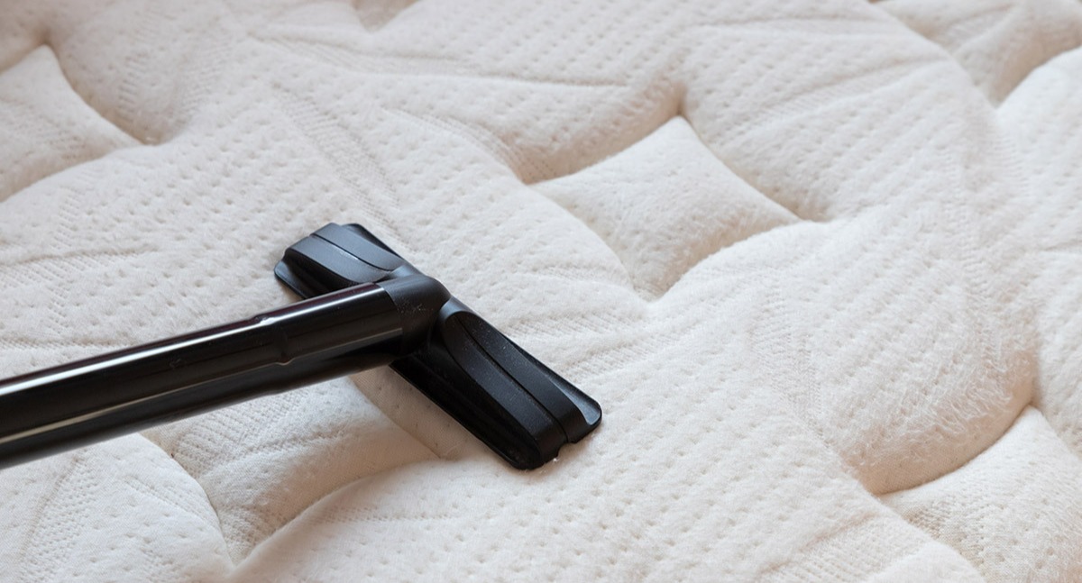 روش شستن تشک تخت