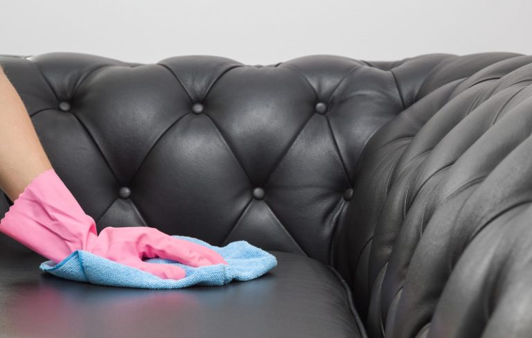 تمیز کردن مبل چرم