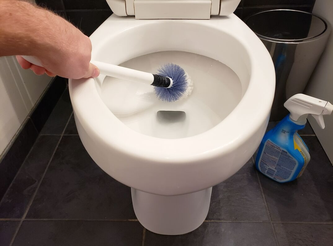روش شستن توالت فرنگی