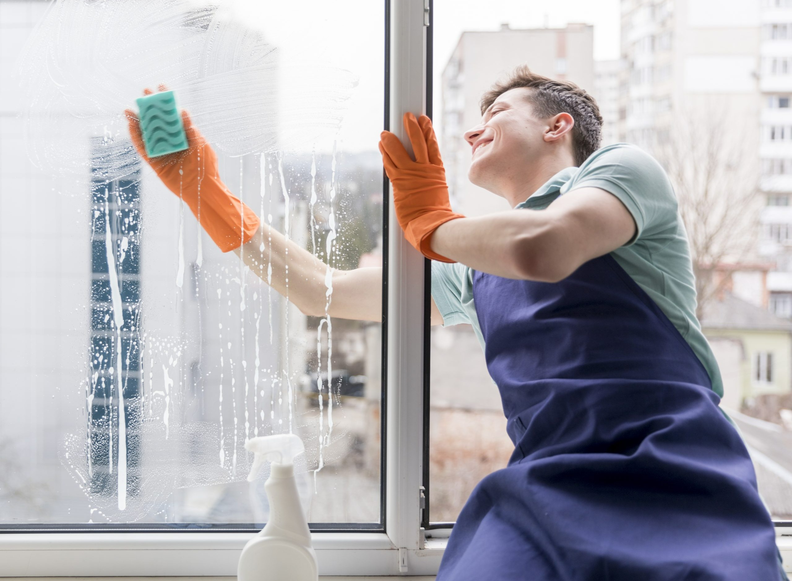 روش تمیز کردن پنجره‌