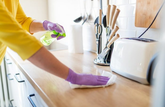 دستمال کردن - تمیز کردن آشپزخانه