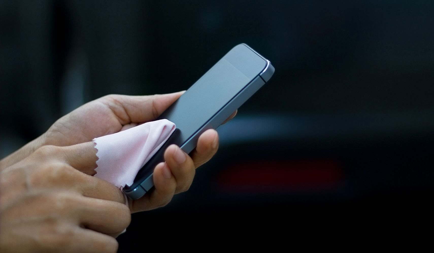 تاچ گوشی - تمیز کردن گوشی موبایل