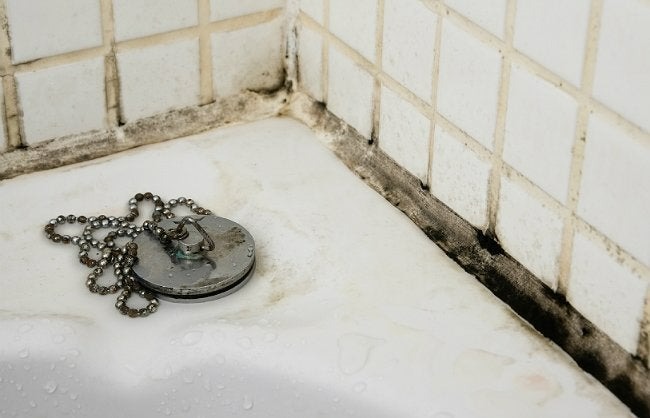 کاشی زرد شده - از بین بردن کپک دستشویی و حمام‌