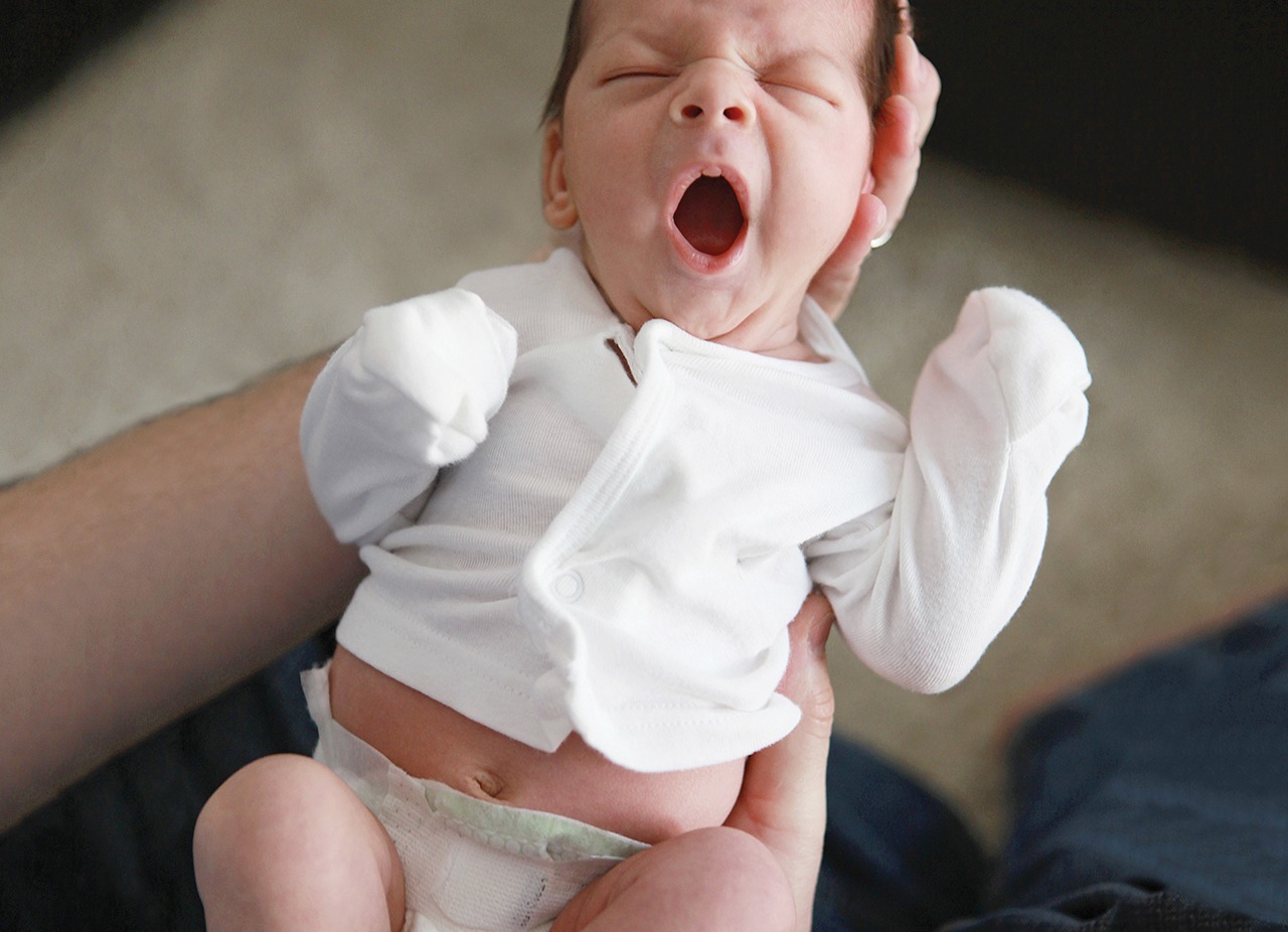 نوزاد در خواب - تعویض پوشک نوزاد