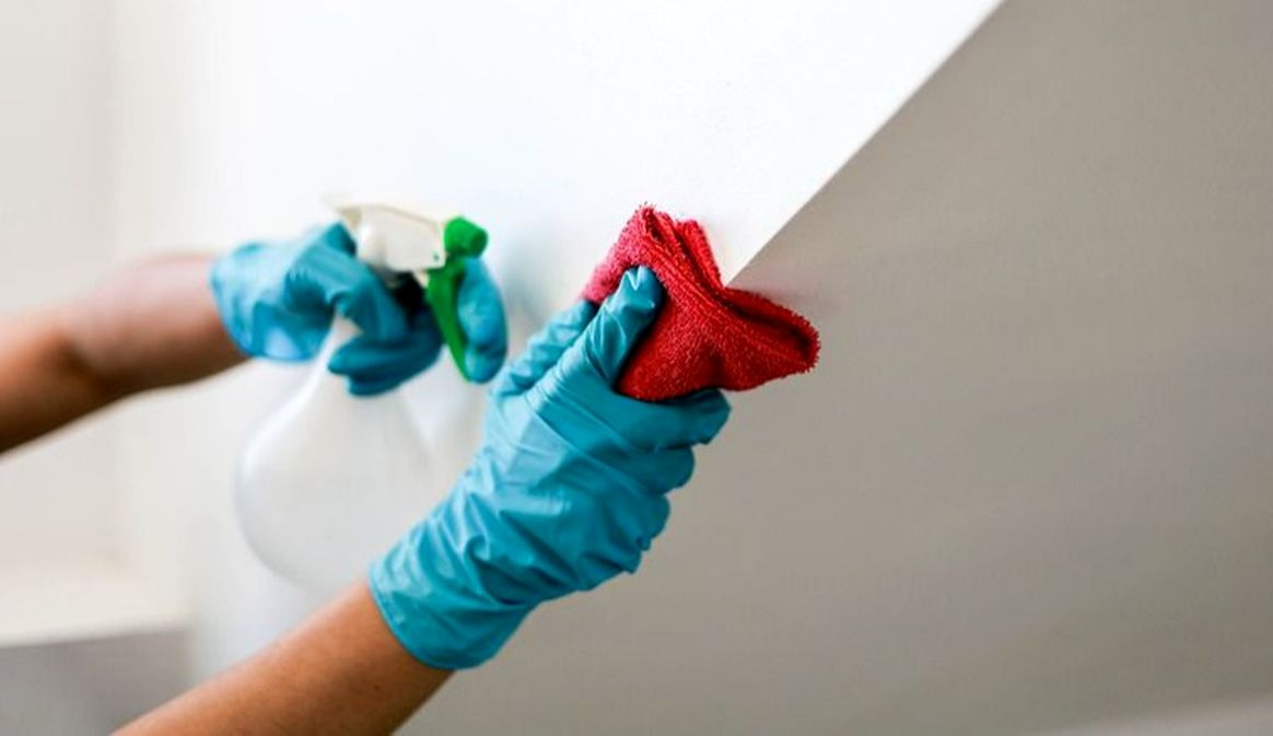 از بین بردن لک - تمیز کردن دیوار رنگ روغنی