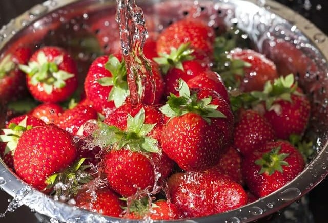 روش شستن توت فرنگی - شستن توت فرنگی