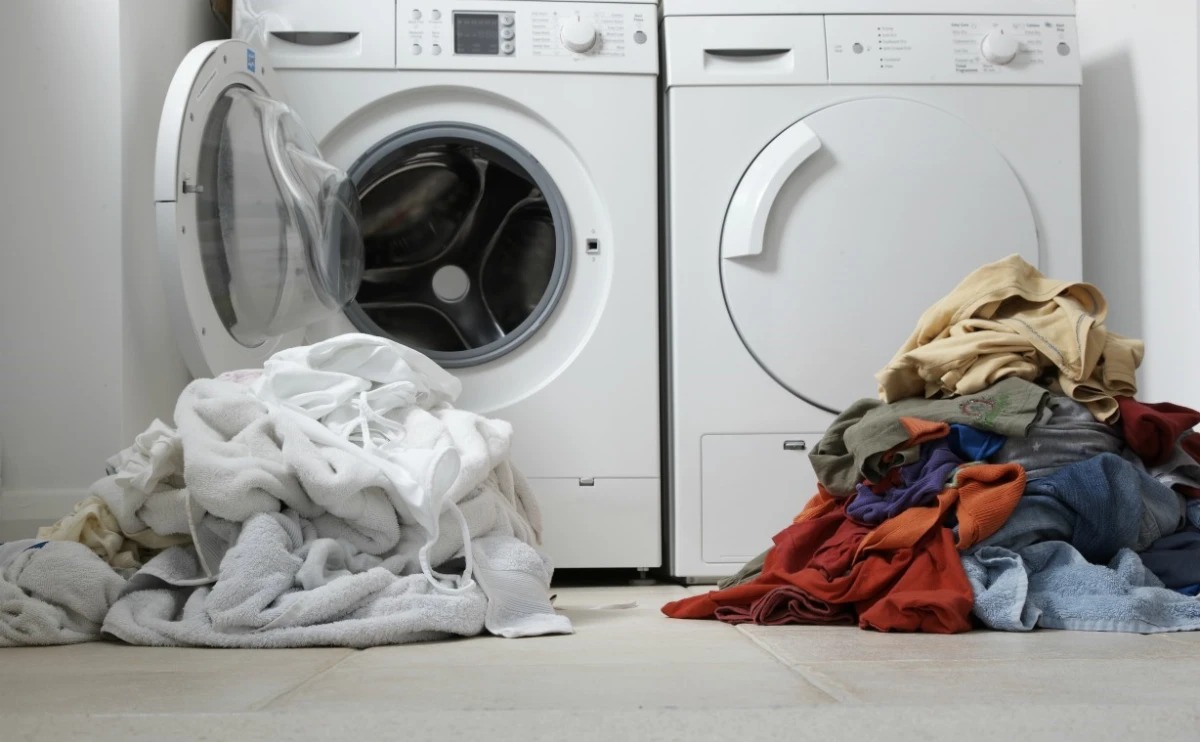 تمیز نشدن لباس در لباسشویی - لباس چرک