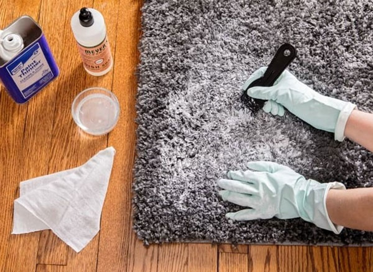 پاک کردن رد چسب - پاک کردن چسب مایع روی فرش