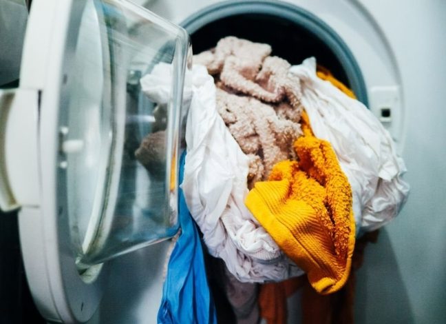 تمیز نشدن لباس در لباسشویی