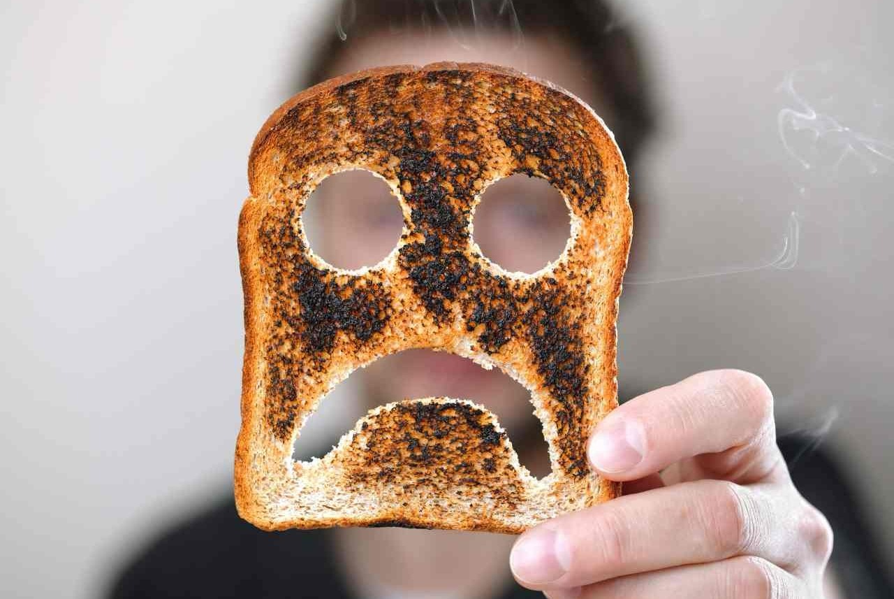 بوی سوختگی غذا - نون سوخته