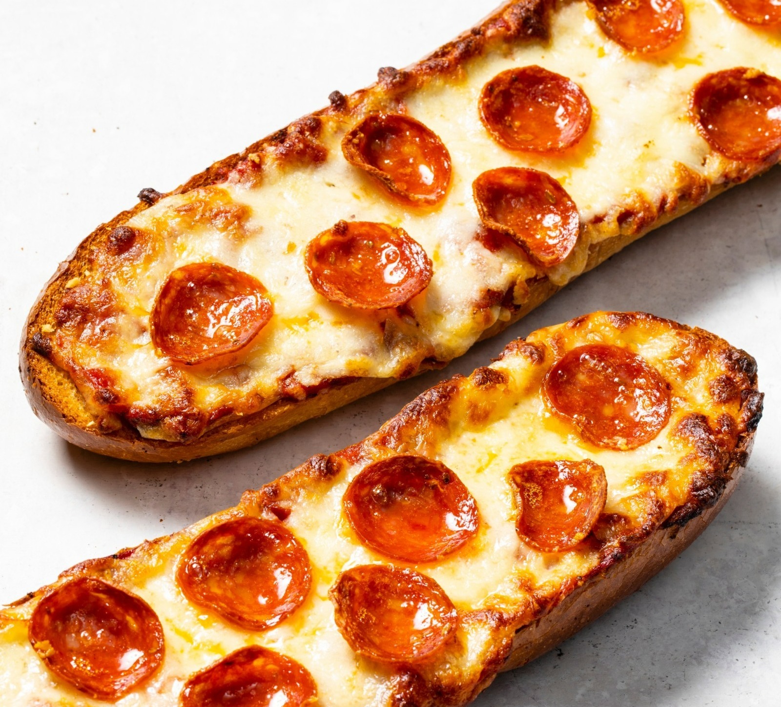 غذا با نان ساندویچی - پیتزا با نان باگت