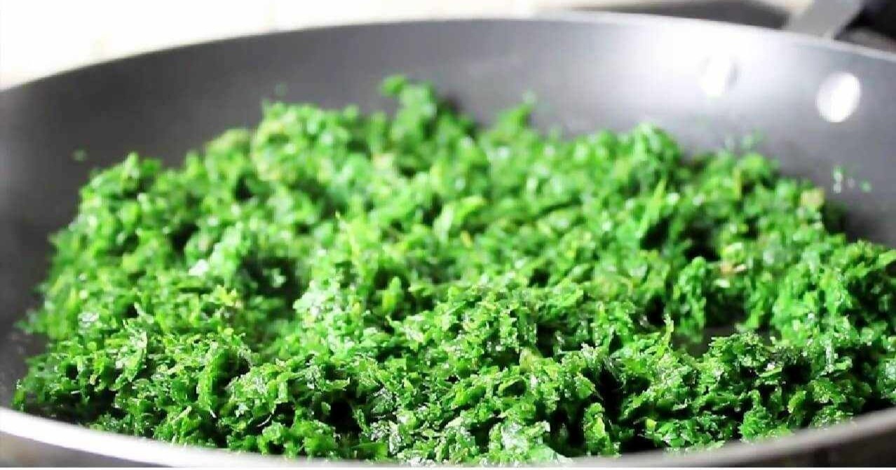 سرخ کردن سبزی قرمه سبزی - سبزی خرد