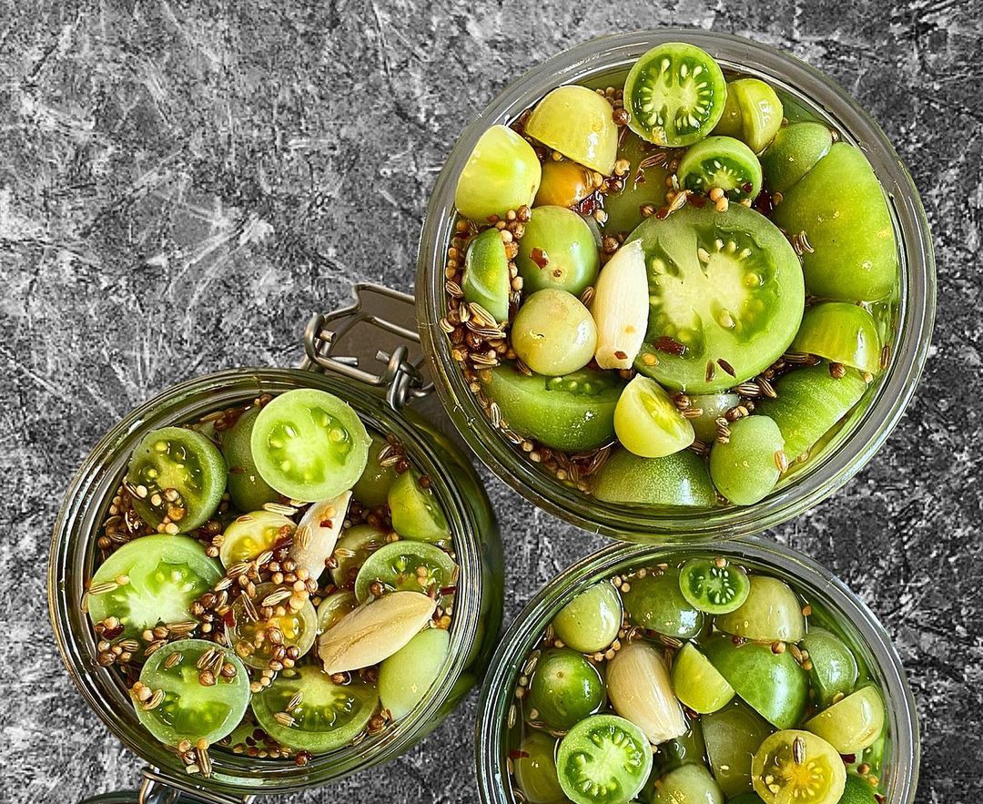 تهیه ترشی گوجه کال