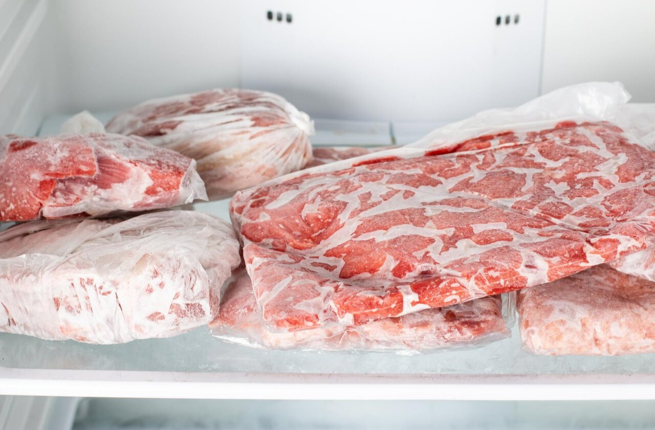گوشت یخ زده در فریزر - یخ زدایی سریع گوشت