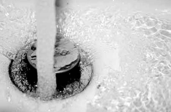 آب داغ در فاضلاب - از بین بردن پشه ریز توالت