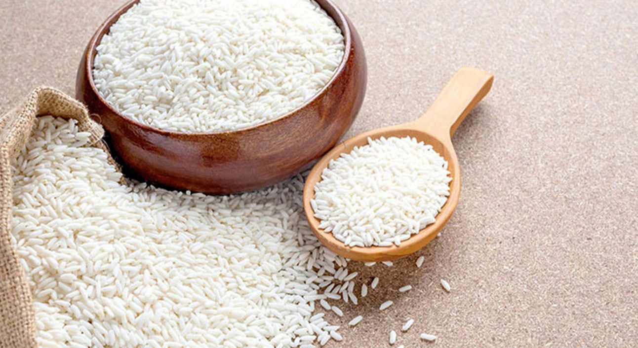 برنج در ظرف چوبي - نگهداری از برنج تازه