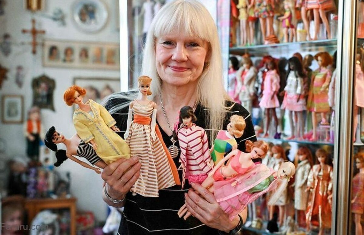 زن در حال عروسک سازی - سرگرمی زنان خانه دار