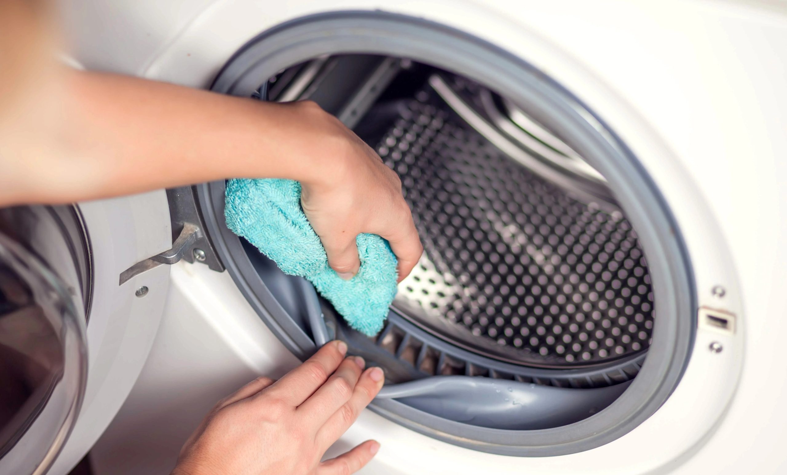 دستمال کردن لاستیک ماشین لباسشویی - تميز كردن لاستيک لباسشویی