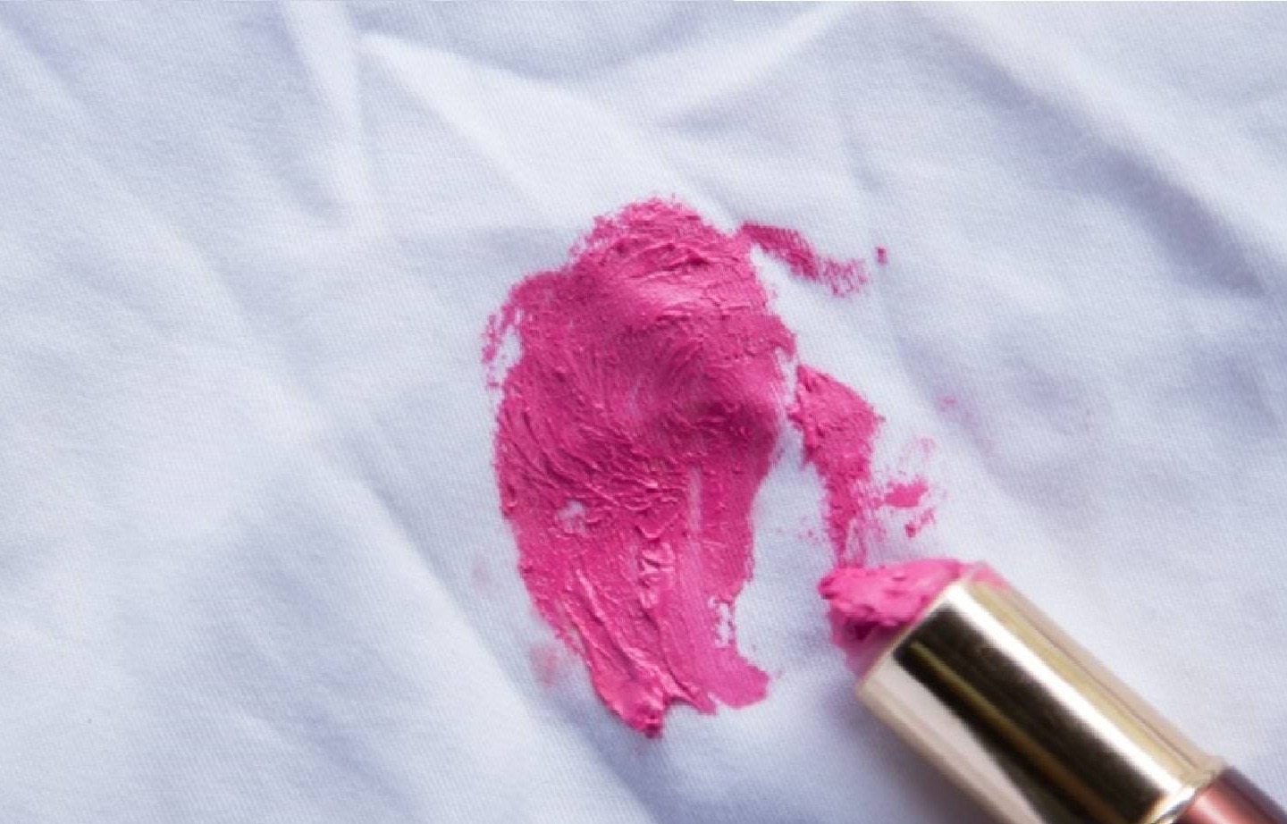 پاک کردن لکه رژ لب