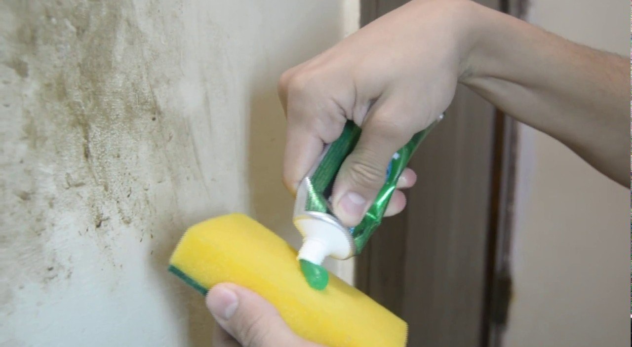 تمیز کردن دیوار با خمیر دندان - پاک كردن دوده از ديوار