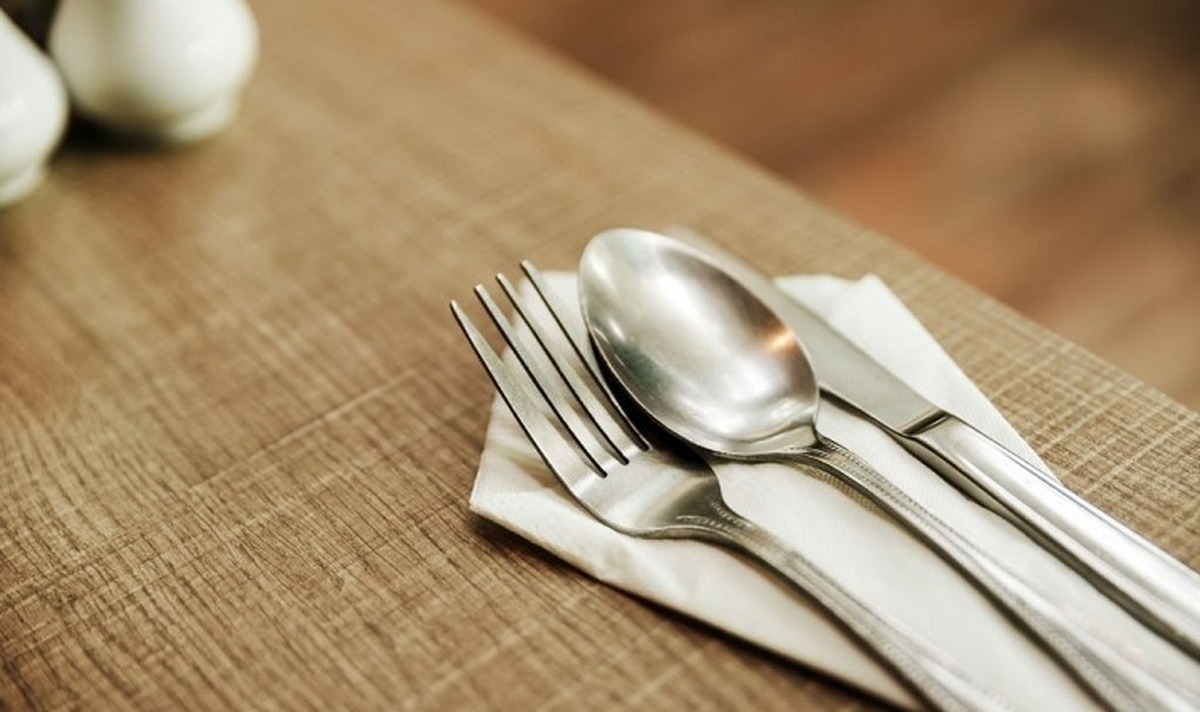 براق کردن قاشق و چنگال استیل