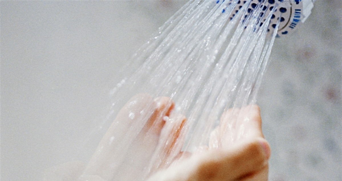 تنظیم دمای آب حمام - فواید دوش آب سرد و گرم