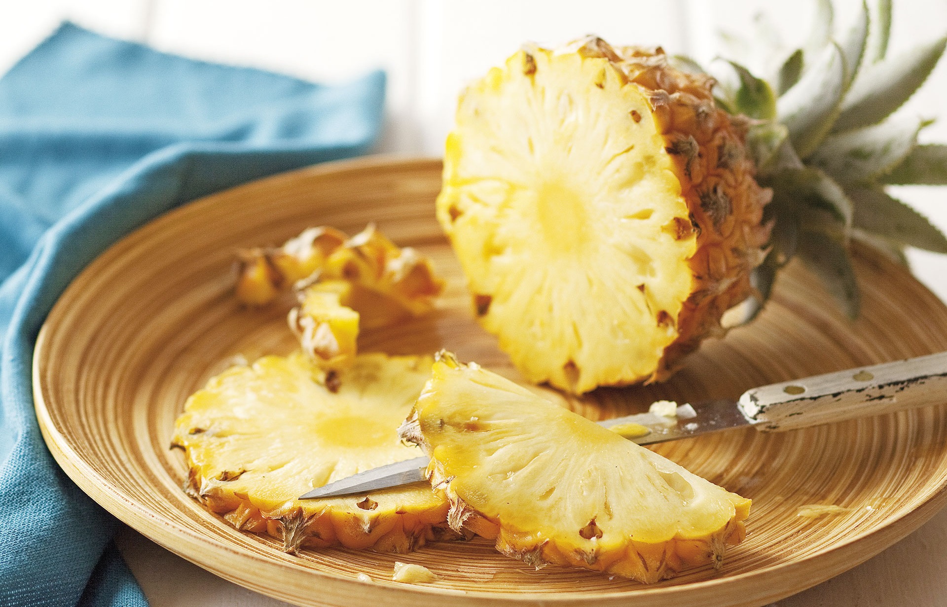 روش پوست کندن آناناس