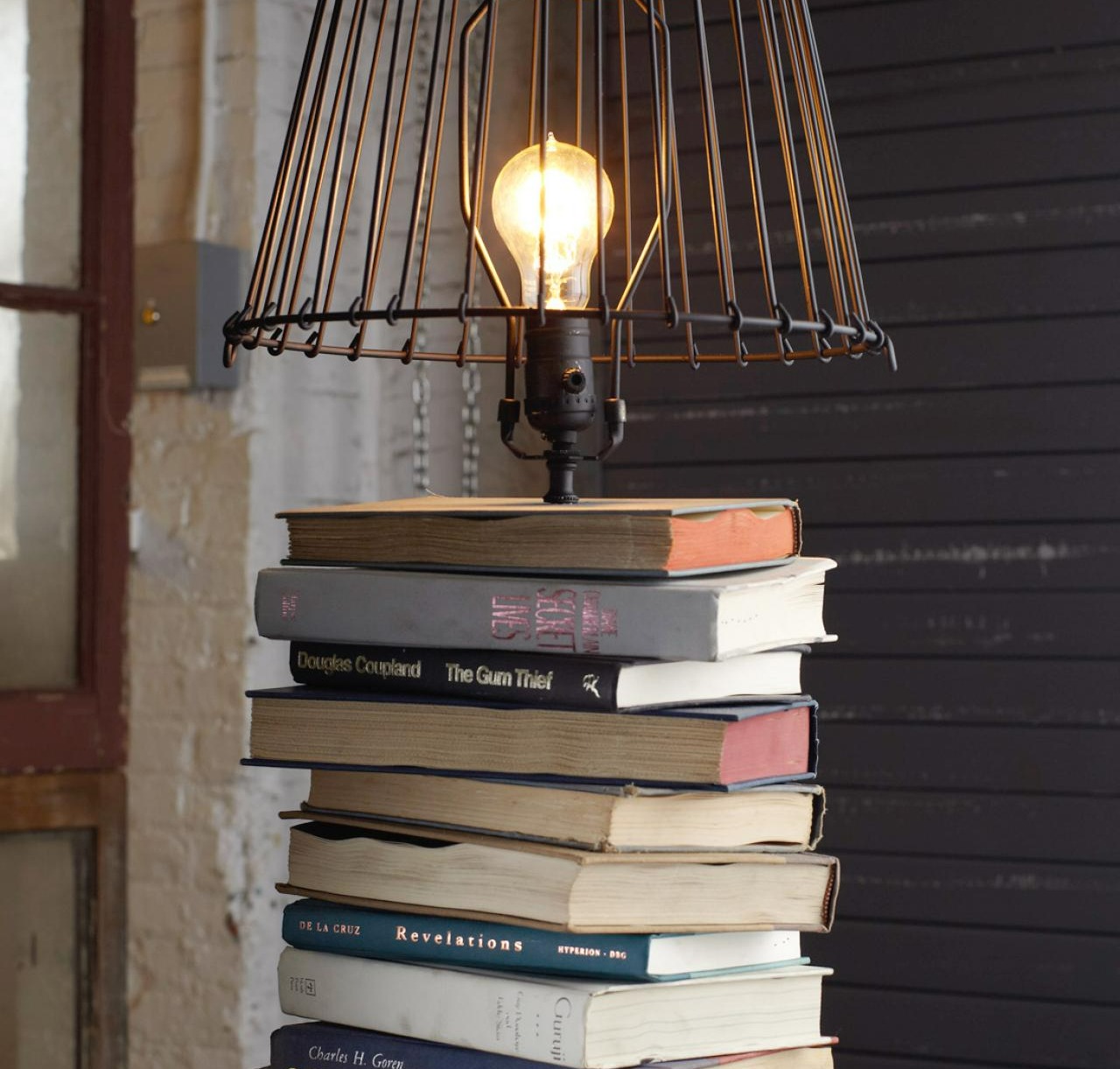 چیدمان کتاب بدون کتابخانه