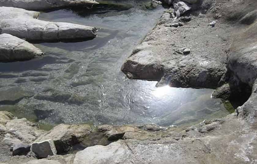 چشمه آب گرم بزمان - جاهای دیدنی سیستان