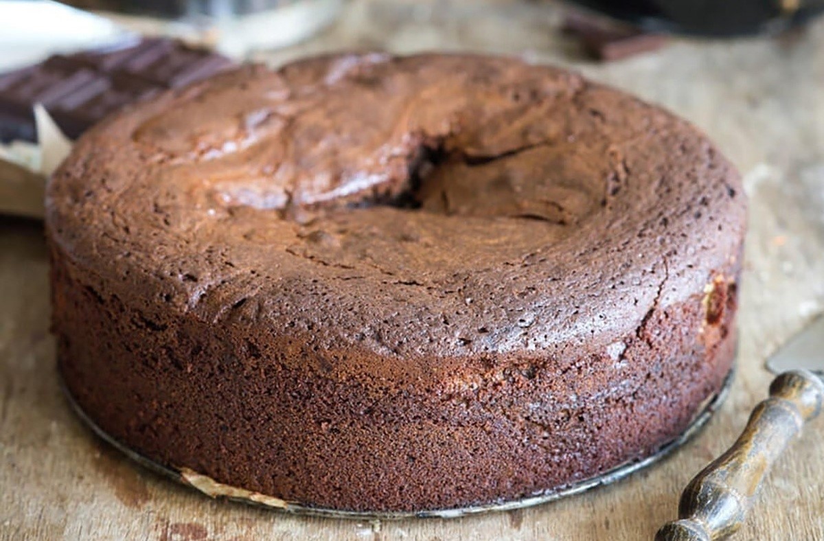 کیک شکلاتی - علت نپختن وسط کیک