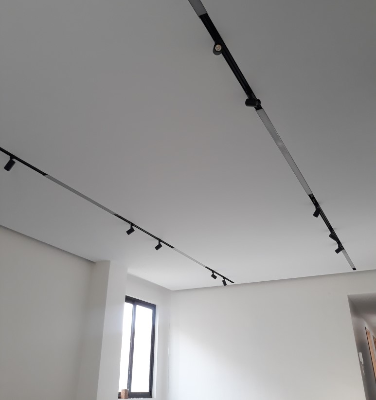 نورپردازی ریلی - نورپردازی سقف بدون کناف