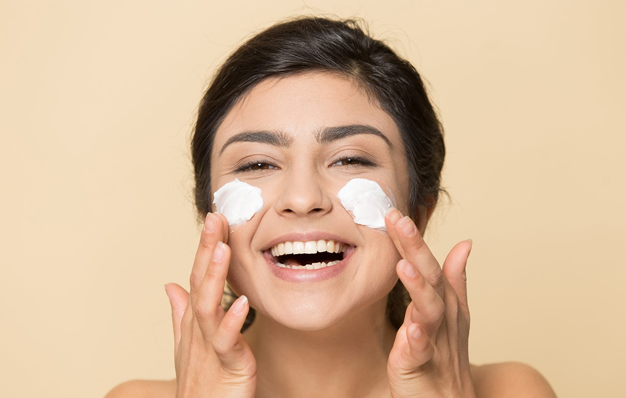 ماسیدن کرم ضد آفتاب