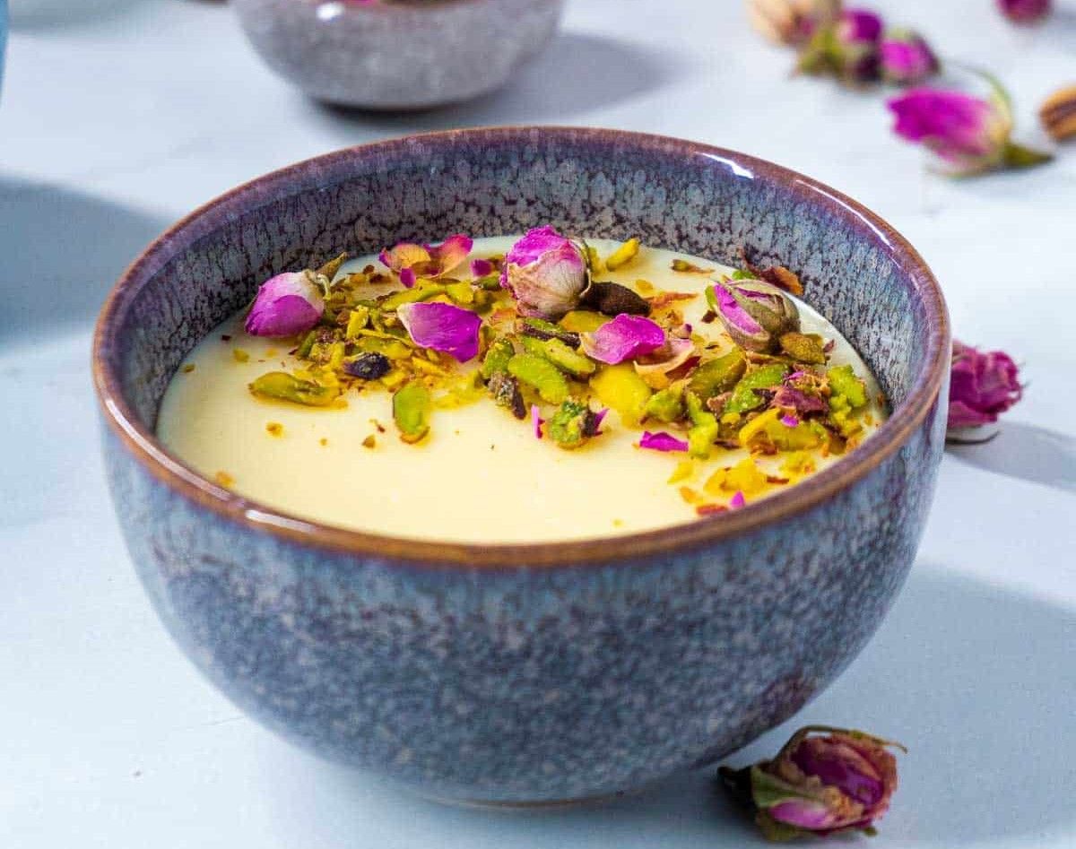 دسر با نشاسته و گلاب