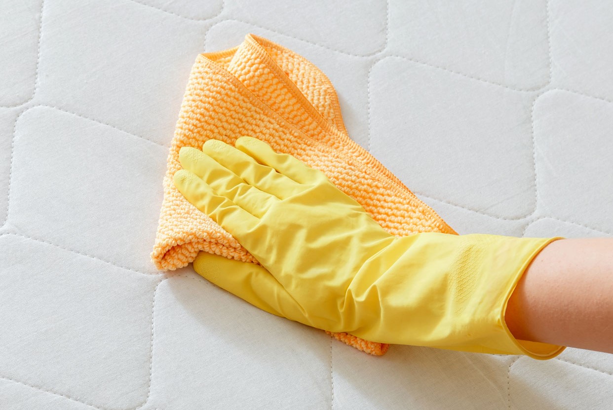 لکه بر قوی خانگی - تمیز کردن تشک تخت