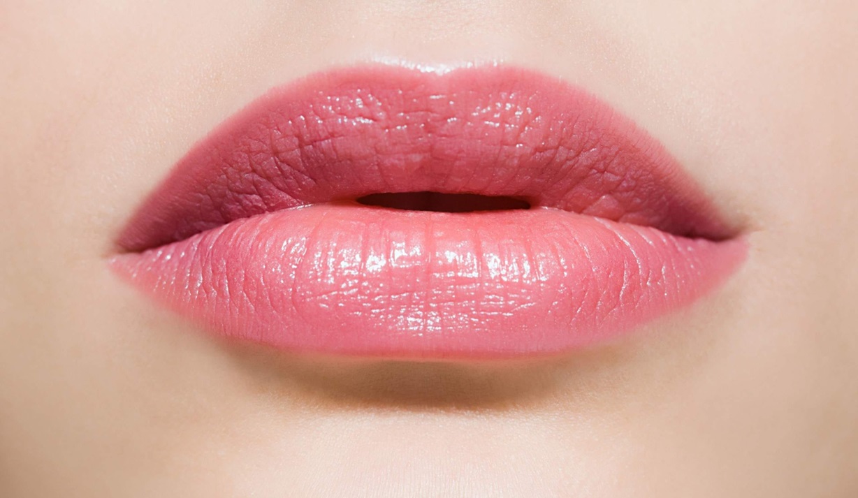 بهترین روغن برای خشکی لب - درمان خشکی لب با خمیر دندان